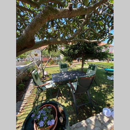 Comfy Apartment In A Quiet Neighborhood ชิเบนิก ภายนอก รูปภาพ