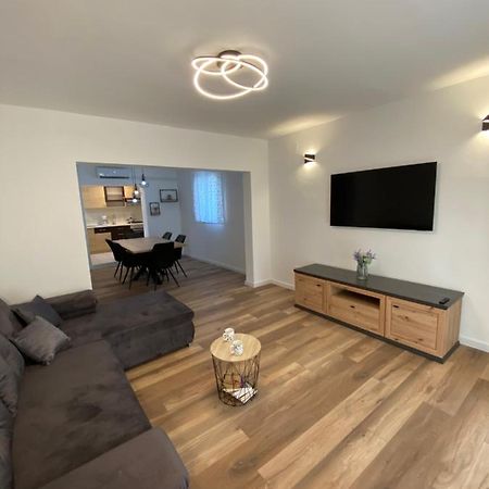 Comfy Apartment In A Quiet Neighborhood ชิเบนิก ภายนอก รูปภาพ