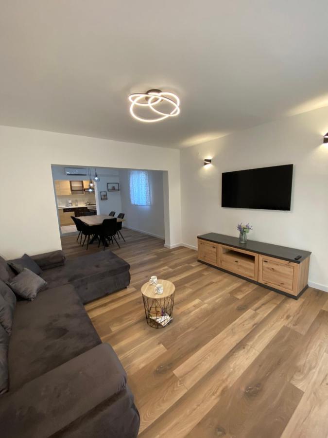 Comfy Apartment In A Quiet Neighborhood ชิเบนิก ภายนอก รูปภาพ